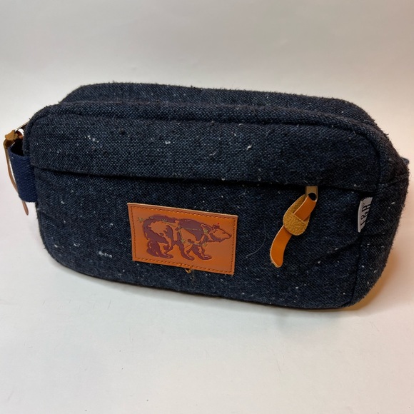 Foster & Rye Insulated Tailgating Fanny Pack - Picture 1 of 7